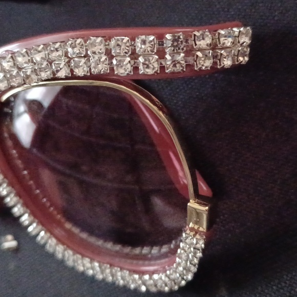 Sunglasses - Picture 4 of 5